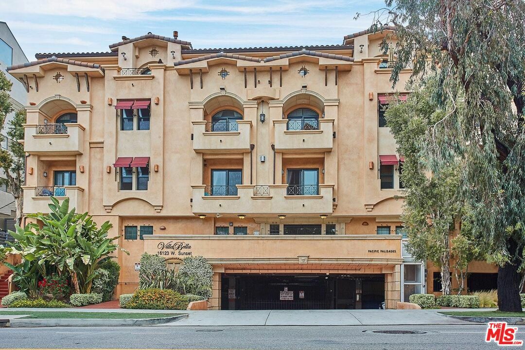 16123 W Sunset Blvd  Pacific Palisades CA 90272 photo