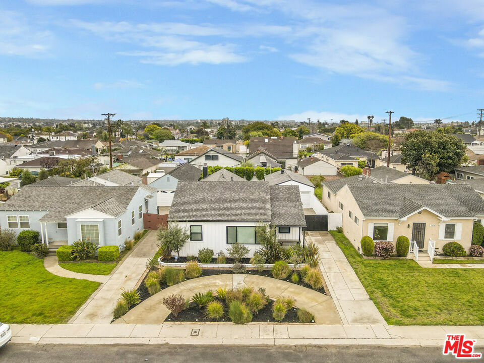 Property Photo: 7868 Naylor Ave CA 90045