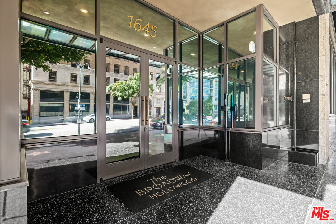 Property Photo: 1645 Vine St CA 90028