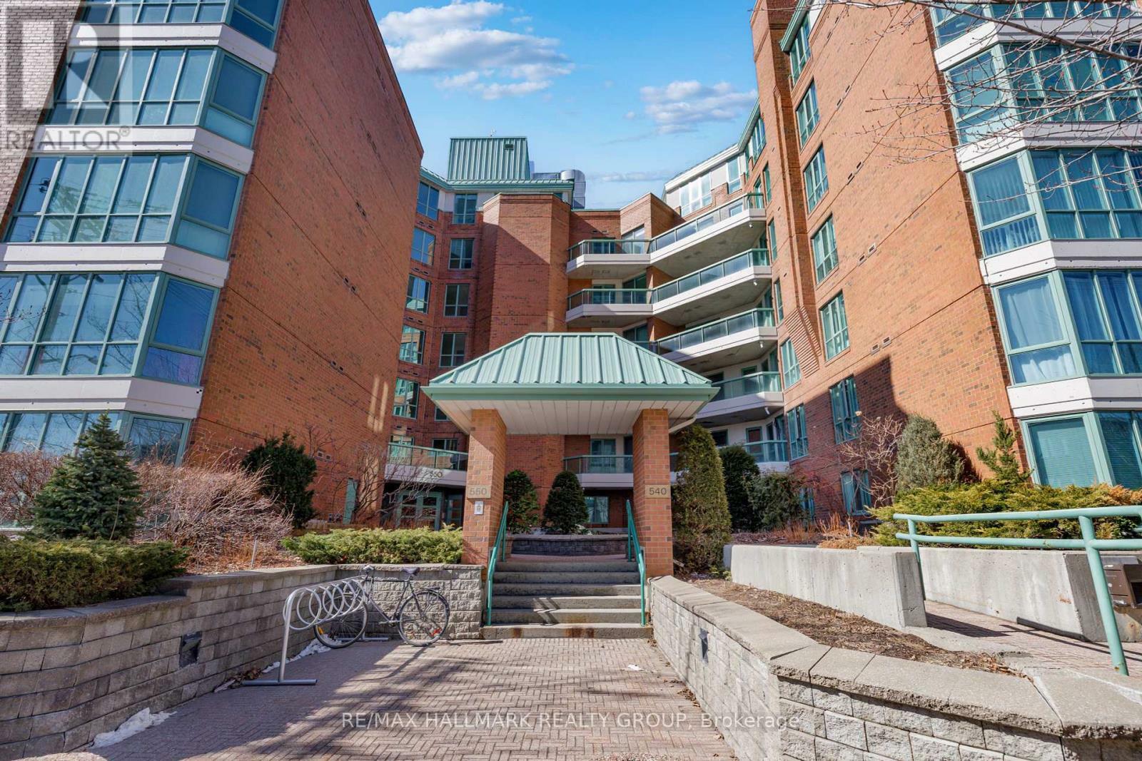 Property Photo: 550 Cambridge Street South 307 ON K1S 5N3