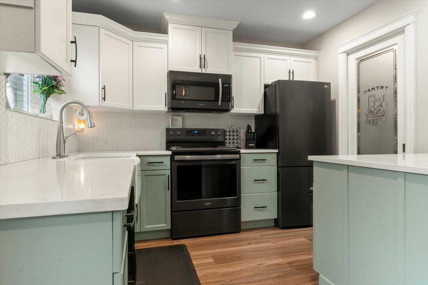 Property Photo: 46778 Hudson Road 41 BC V2R 0K4