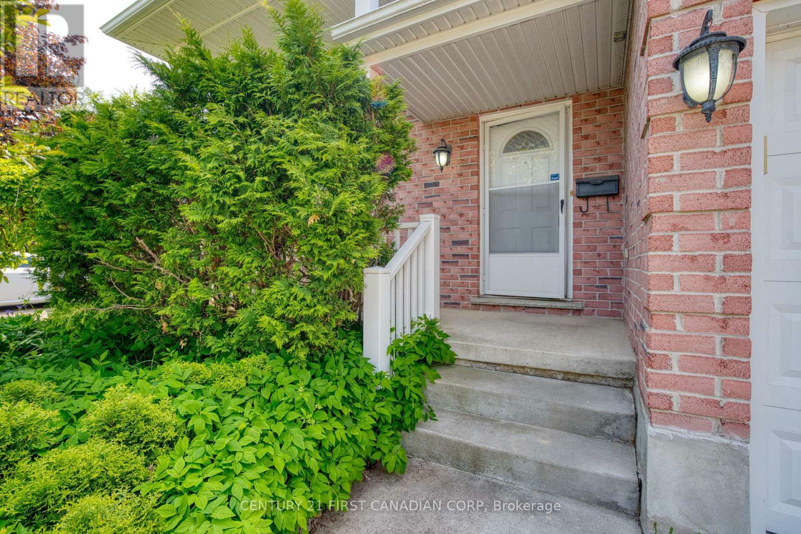 Property Photo:  567 Sprucewood Drive  ON N5X 4J5 