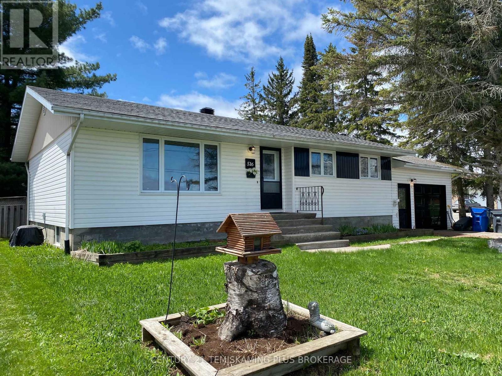 Property Photo: 516 Ross Avenue ON P0J 1P0