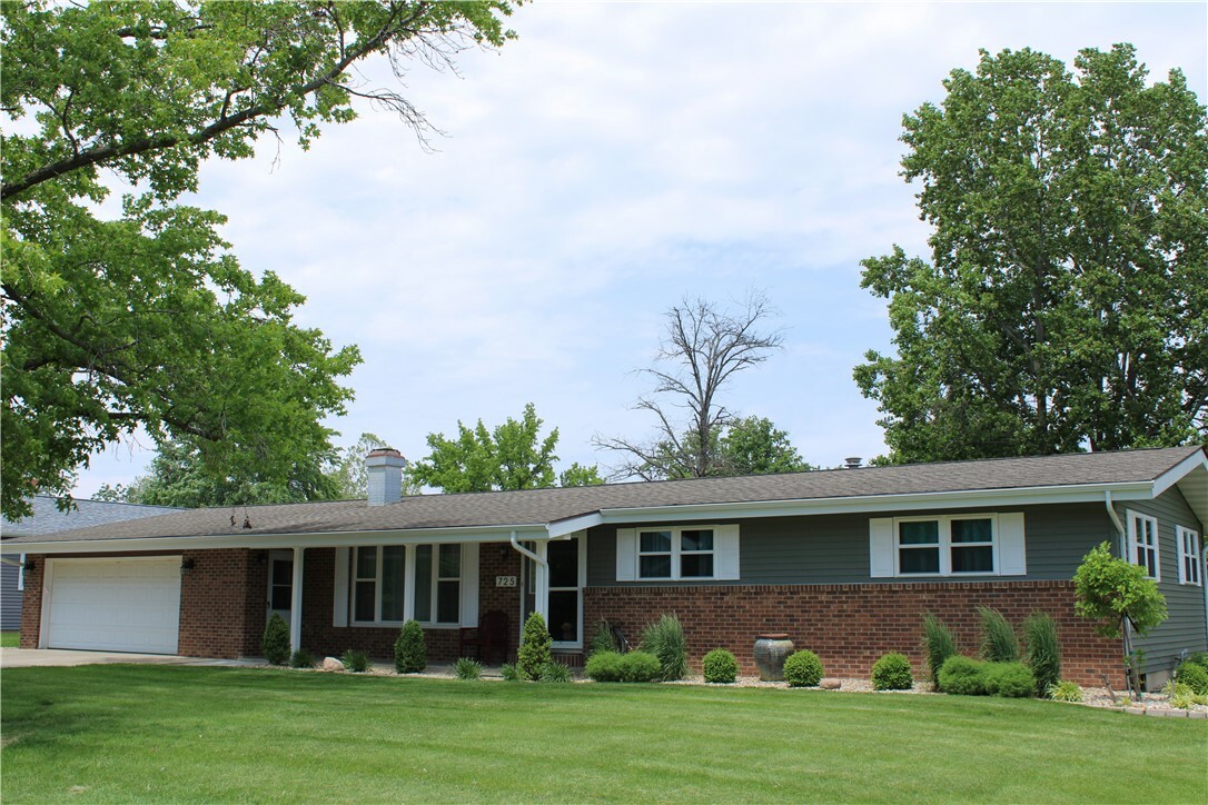 725 Park Place  Shelbyville IL 62565 photo