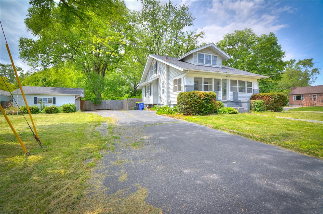 Property Photo: 1191 N Hillcrest Drive IL 62526