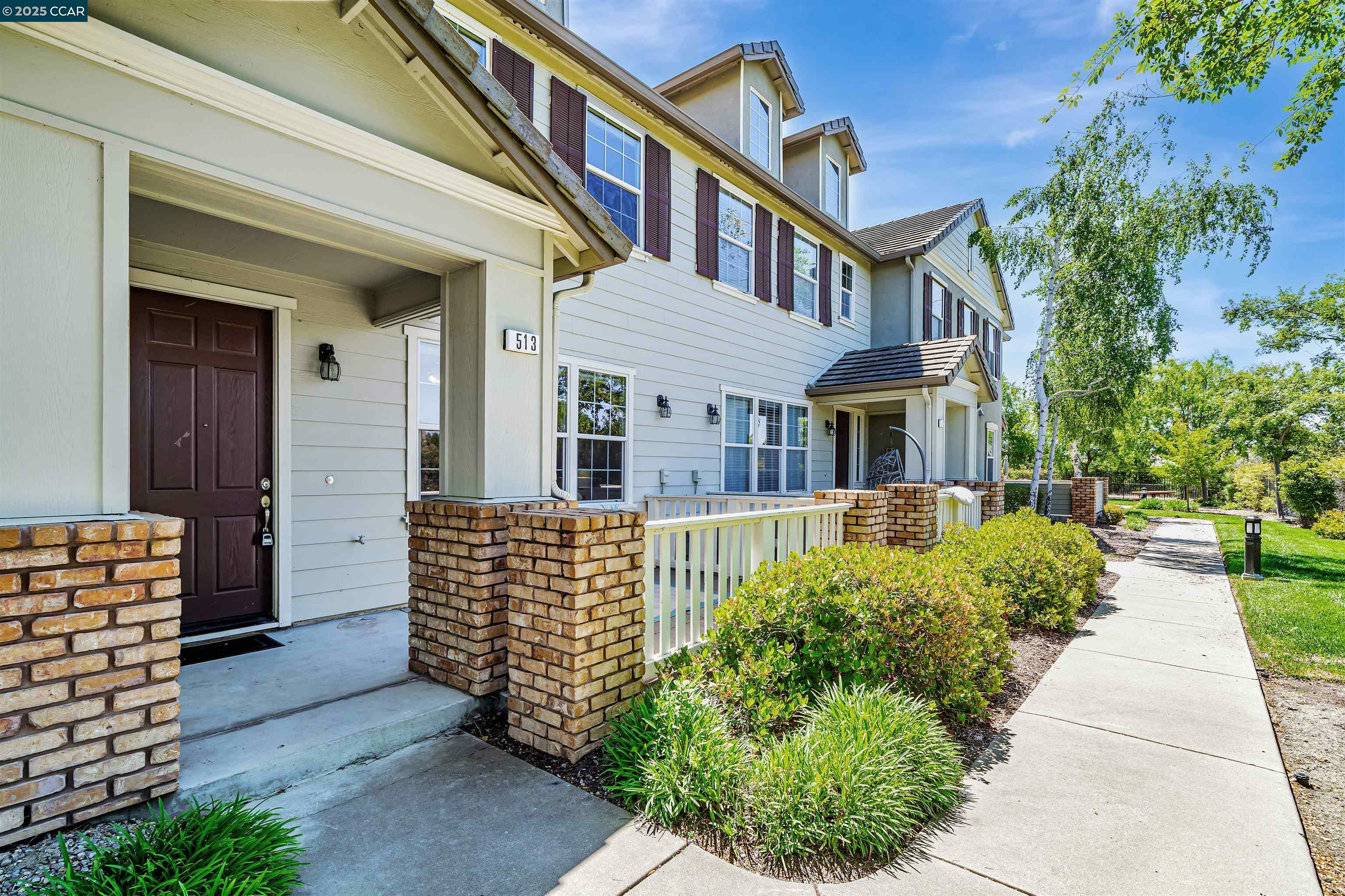 Property Photo: 513 Joree Ln CA 94582