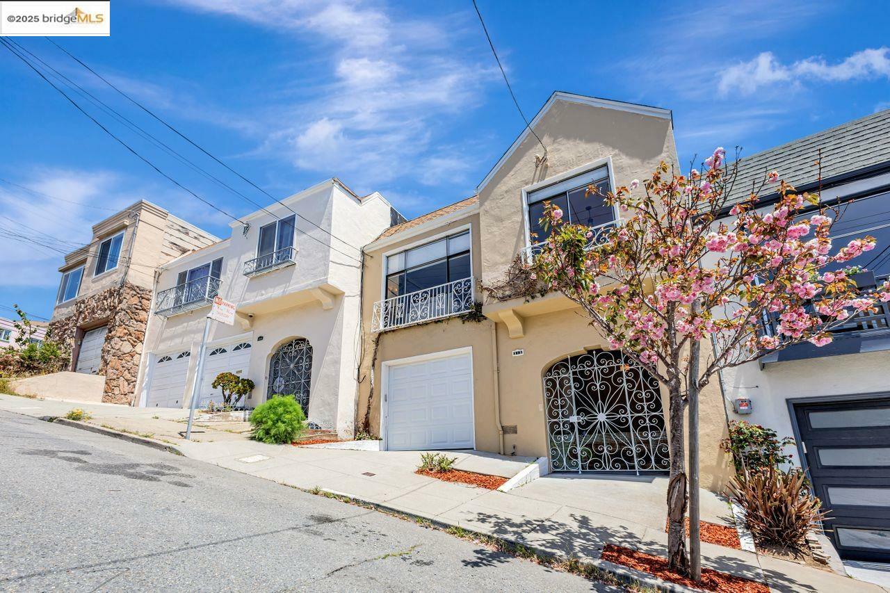Property Photo: 315 Topeka Ave CA 94124