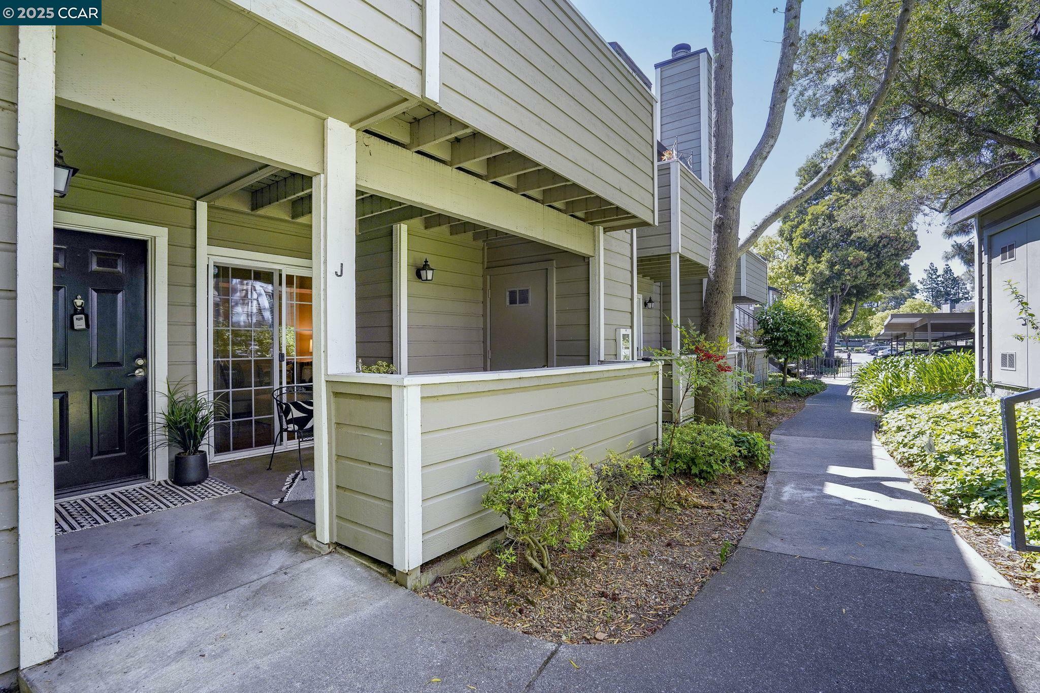 Property Photo: 485 Canyon Oaks Dr J CA 94605
