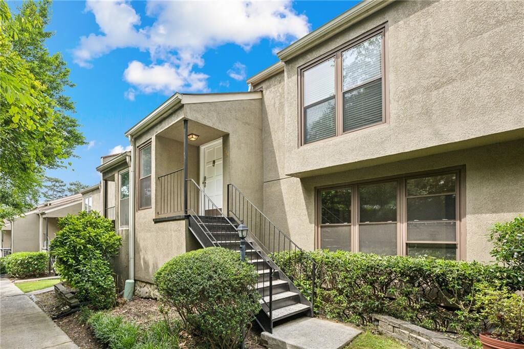 Property Photo:  1719 Woodcliff Court NE  GA 30329 