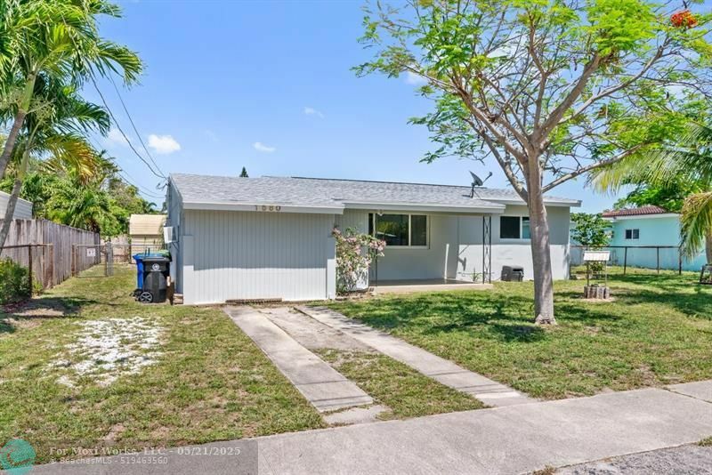 Property Photo: 1560 SW 24th Ave FL 33312