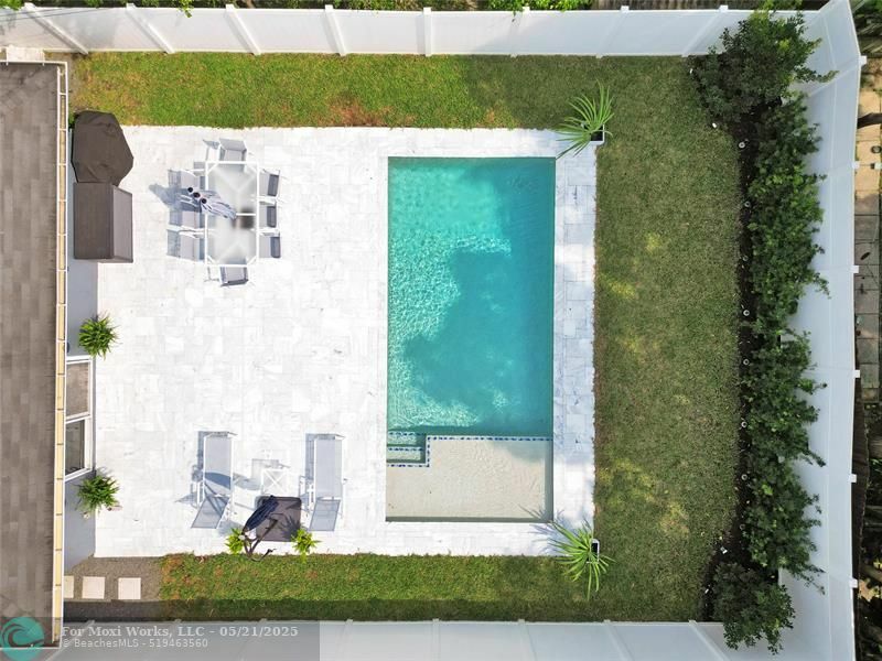 Property Photo: 1280 NE 40th St FL 33334