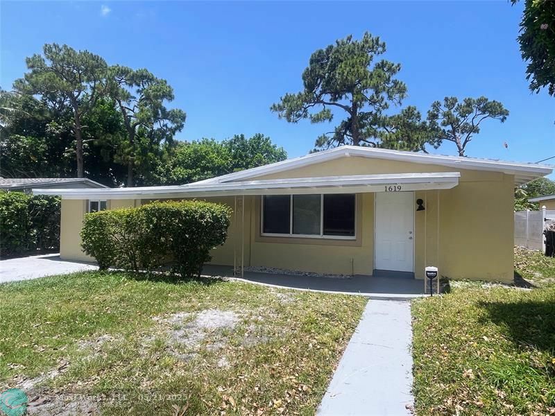 Property Photo: 1619 NW 15th Ter FL 33311