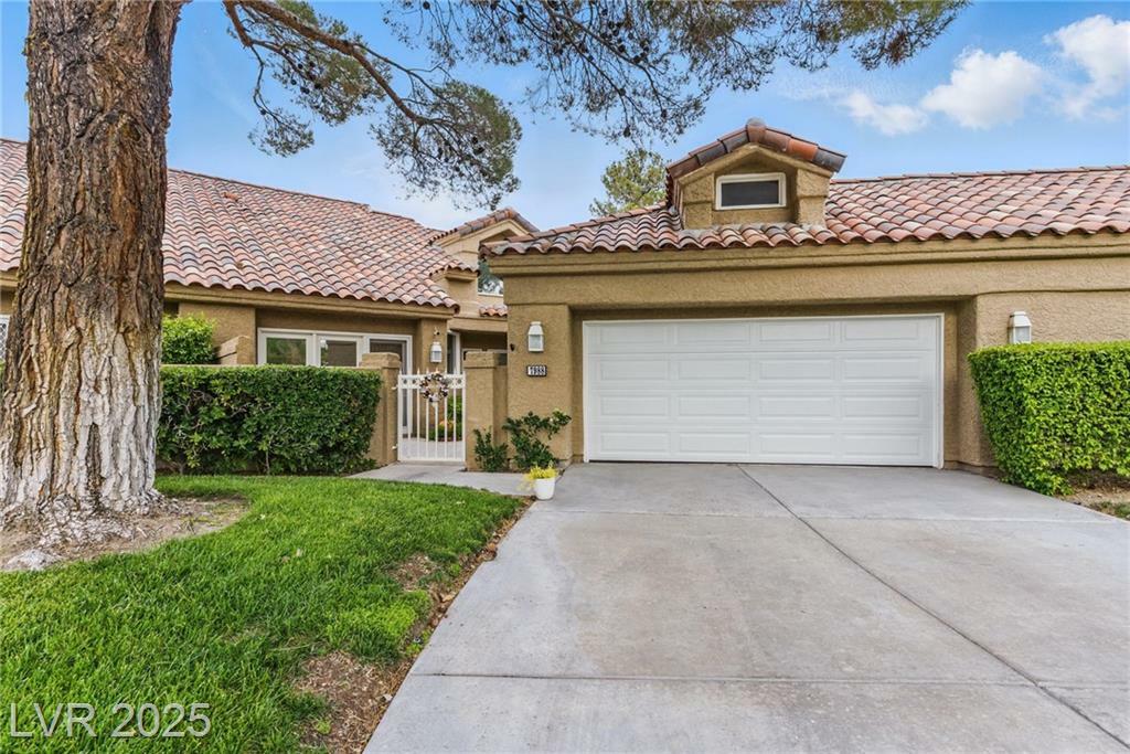 Property Photo: 7988 Harbour Towne Avenue NV 89113