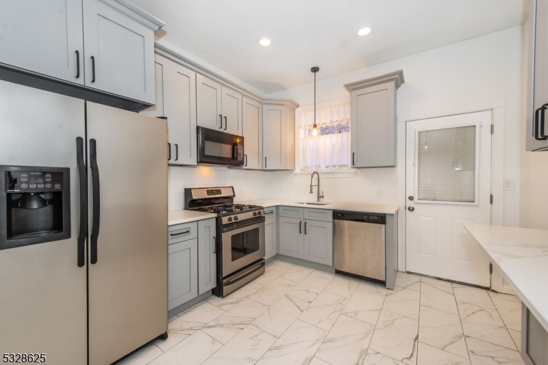 Property Photo: 47 Burnet St NJ 07102