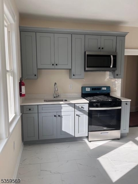Property Photo: 710 Pennsylvania Ave 6 NJ 07201