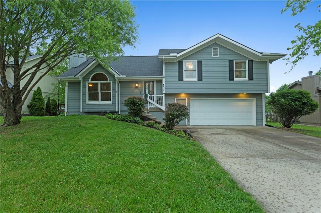 Property Photo: 553 White Oak Lane MO 64068