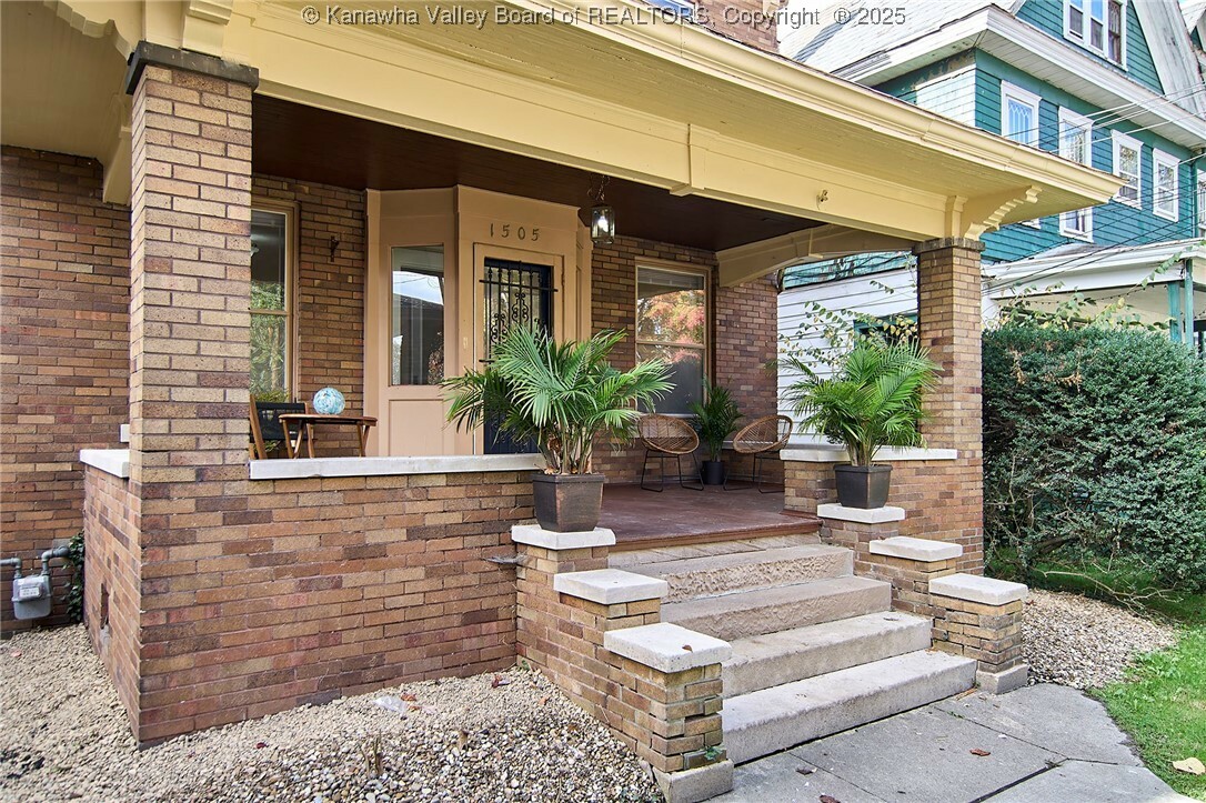 Property Photo: 1505 Lee Street E WV 25311