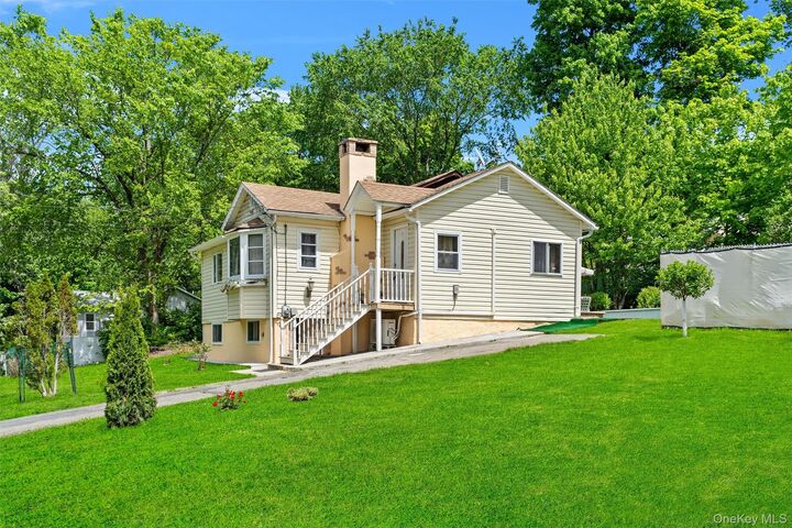 Property Photo:  7 Crestwood Trail  NY 10950 