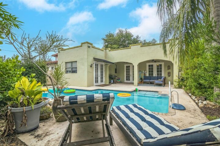 Property Photo:  1012 W New Hampshire Street  FL 32804 