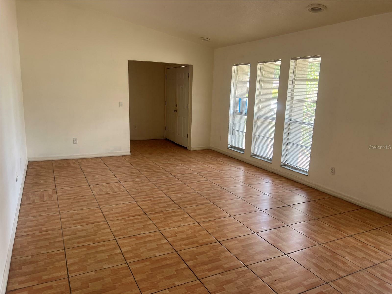 Property Photo: 5918 Stratton Lane FL 32808