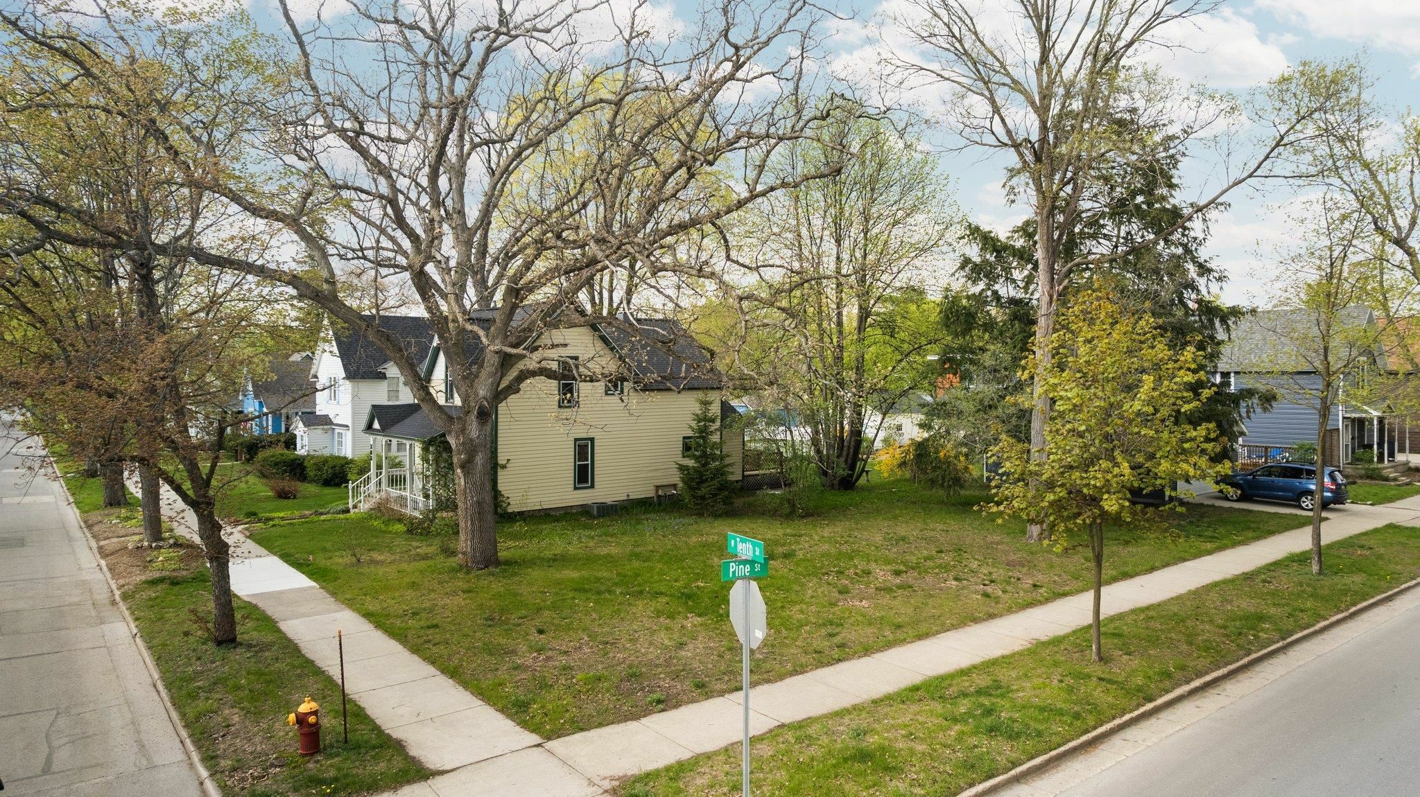 302 W Tenth Street  Traverse City MI 49684 photo