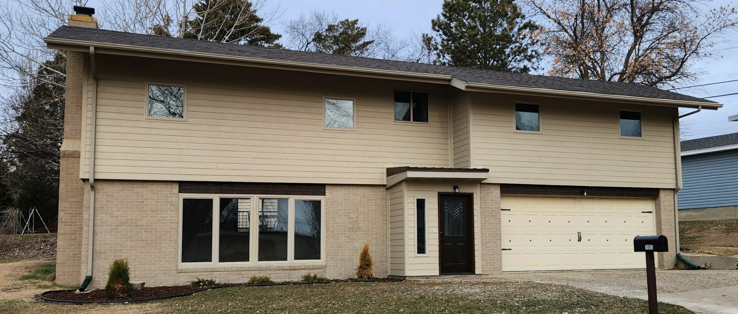 Property Photo: 1003 NW Harrison Dr ND 58703
