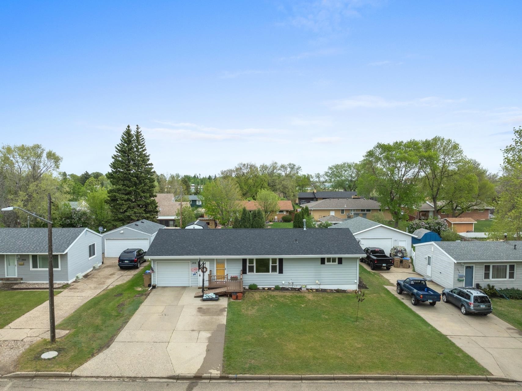 Property Photo: 1816 7th St NW ND 58703