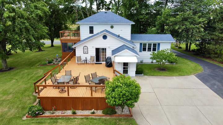 8595 E Napier Avenue  Benton Harbor MI 49022 photo