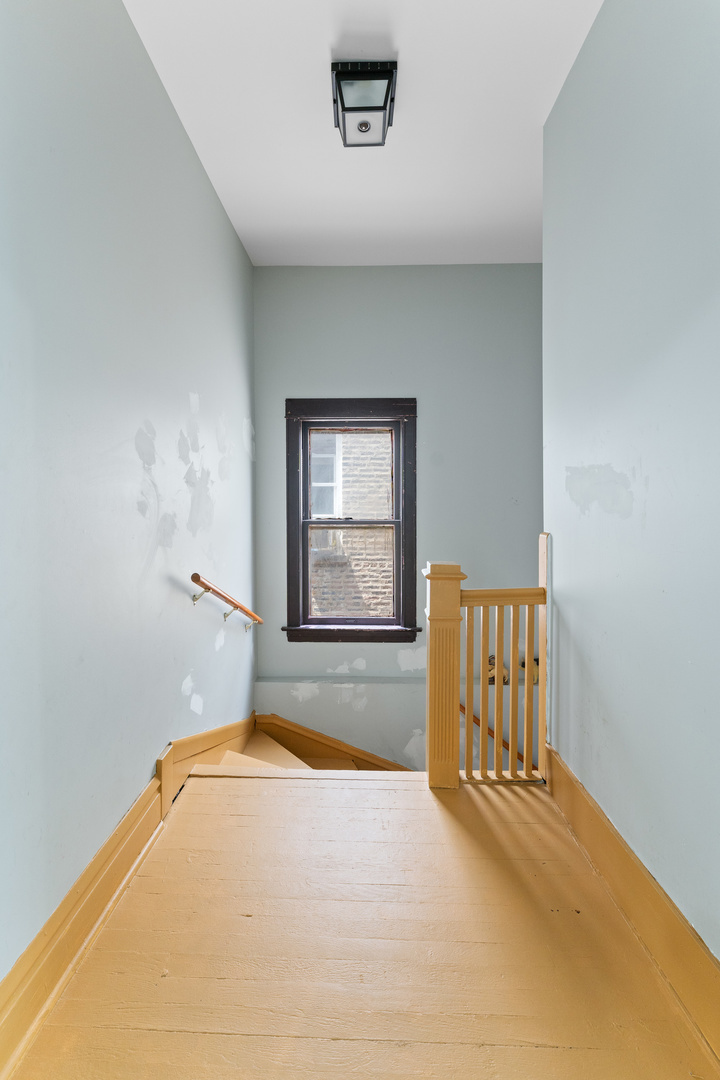 Property Photo: 4947 W Huron Street IL 60644