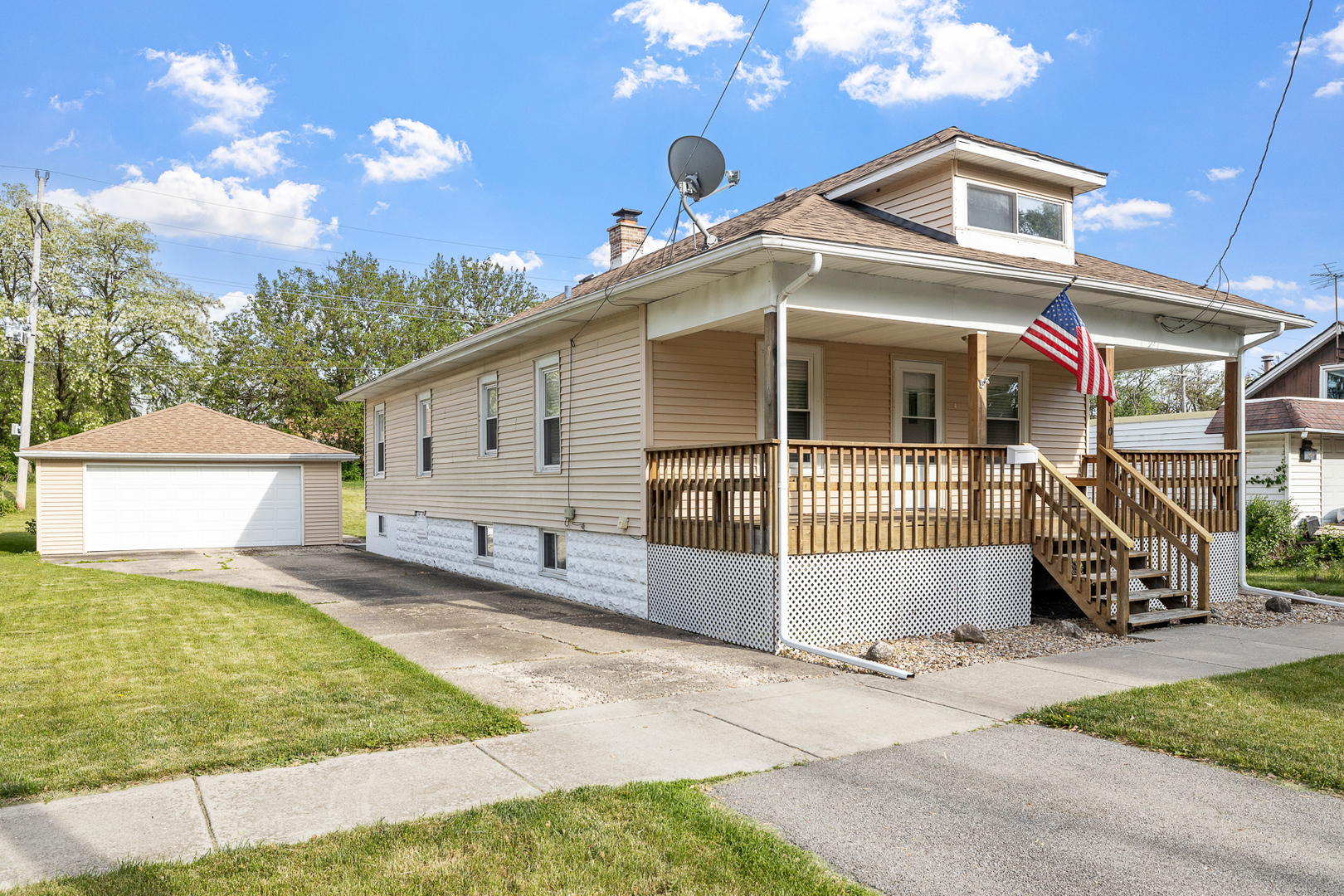 Property Photo:  610 Clinton Street  IL 60441 