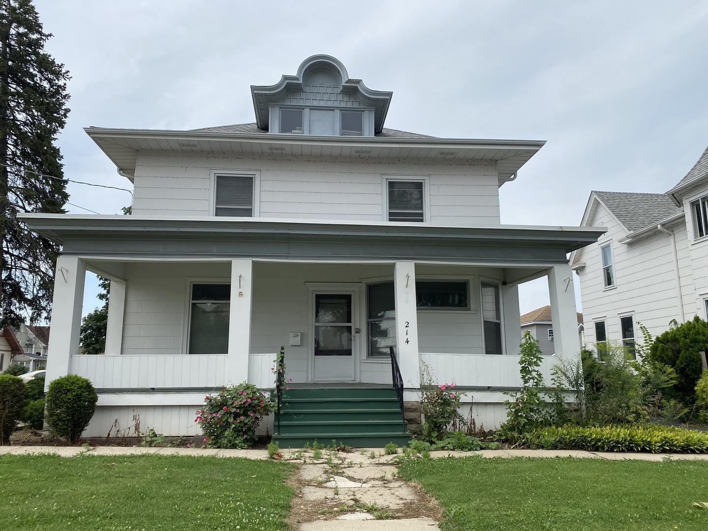 Property Photo: 214 Gale Street IL 60506