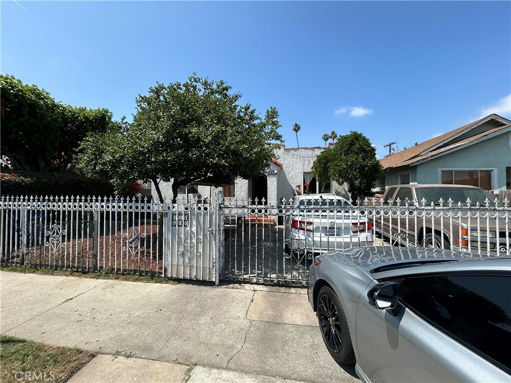 Property Photo: 441 W 69th Street CA 90003