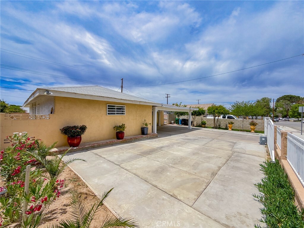 Property Photo: 45431 Sancroft Avenue CA 93535