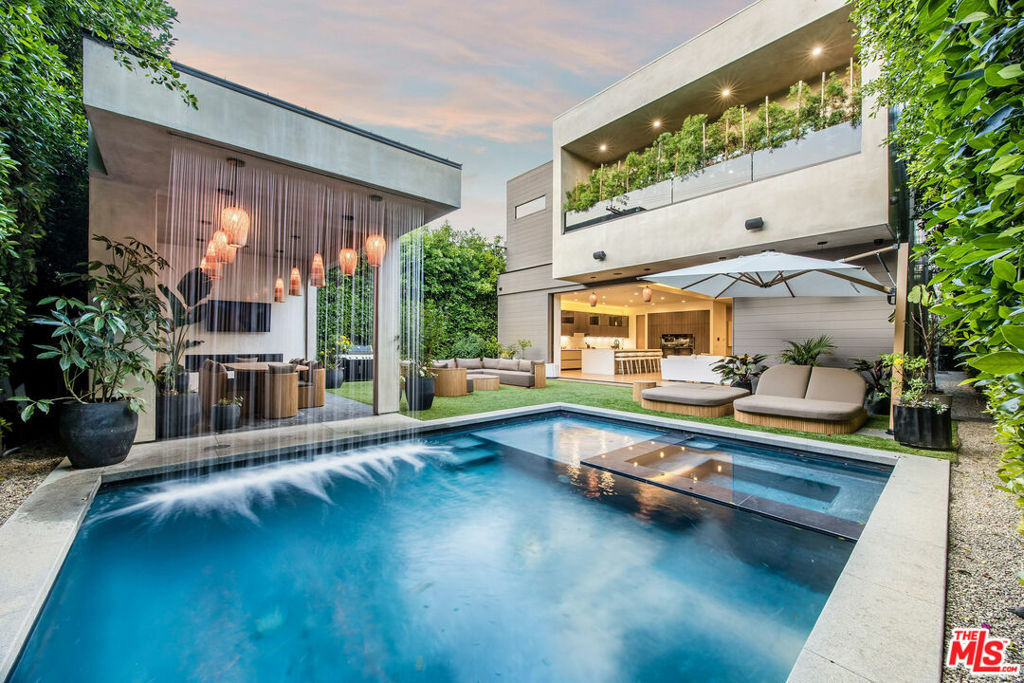 Property Photo:  347 N Alfred Street  CA 90048 