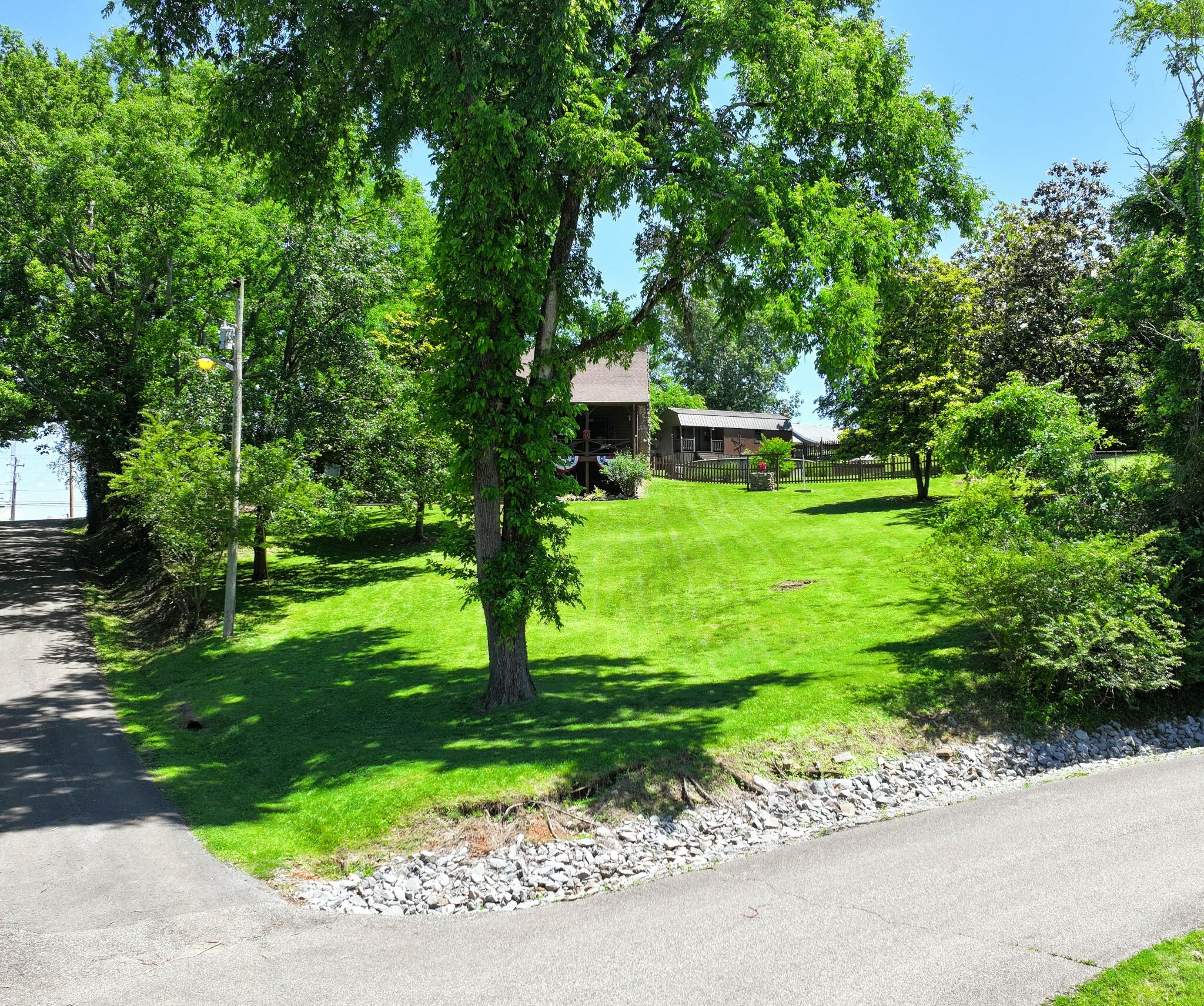 Property Photo: 211 Hood St TN 37058