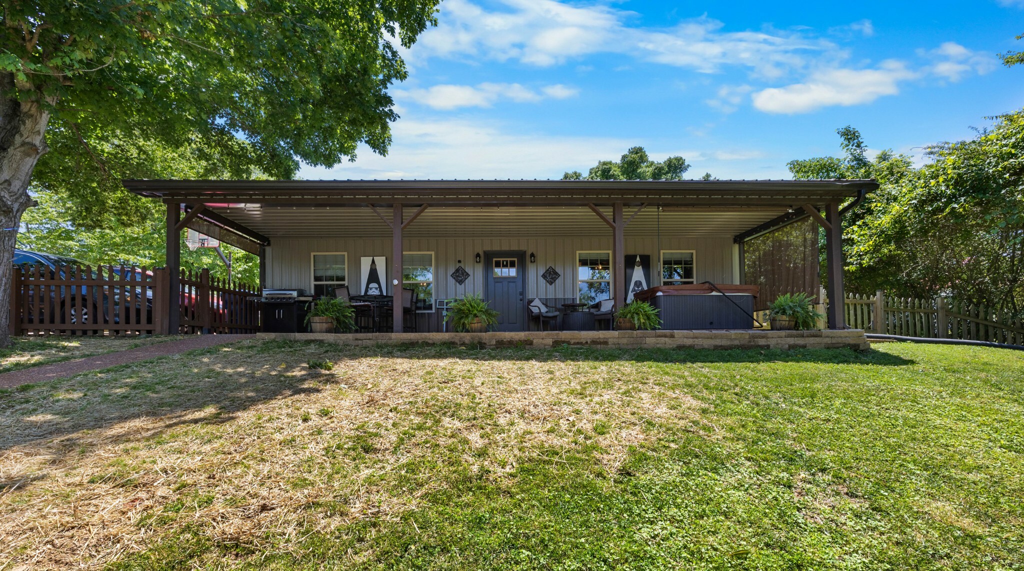 Property Photo: 211 Hood St TN 37058