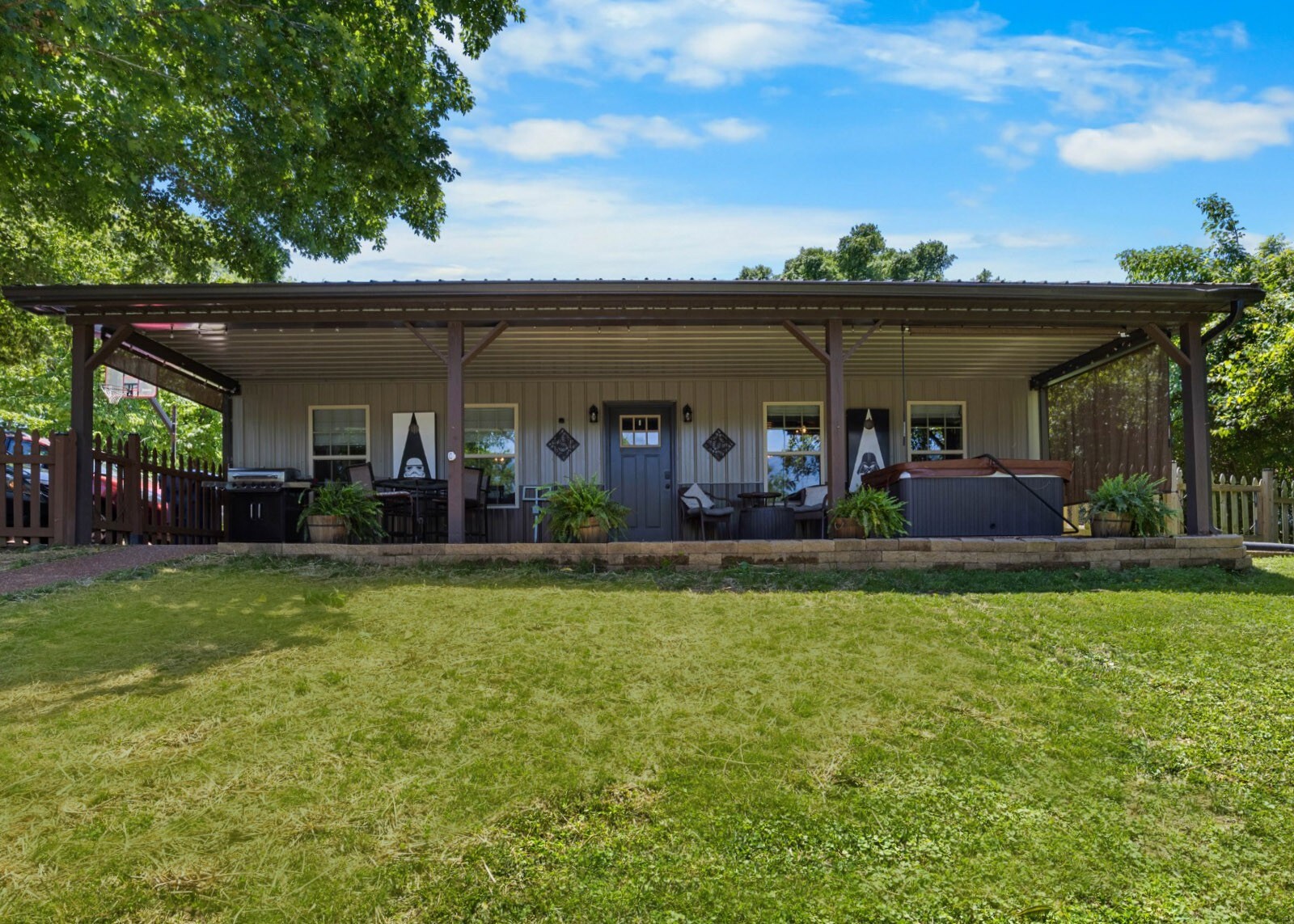 Property Photo: 211 Hood St TN 37058