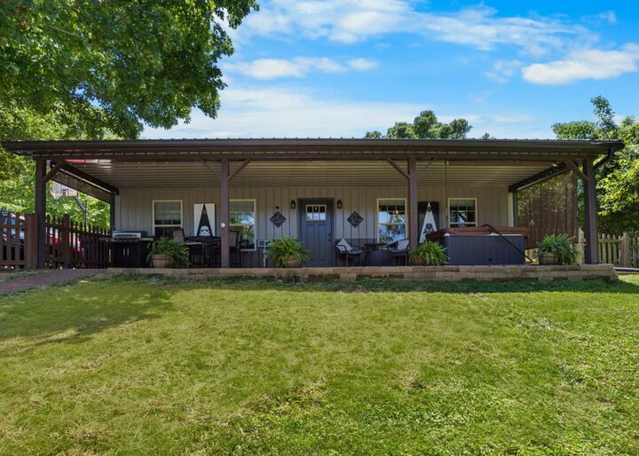 Property Photo:  211 Hood St  TN 37058 