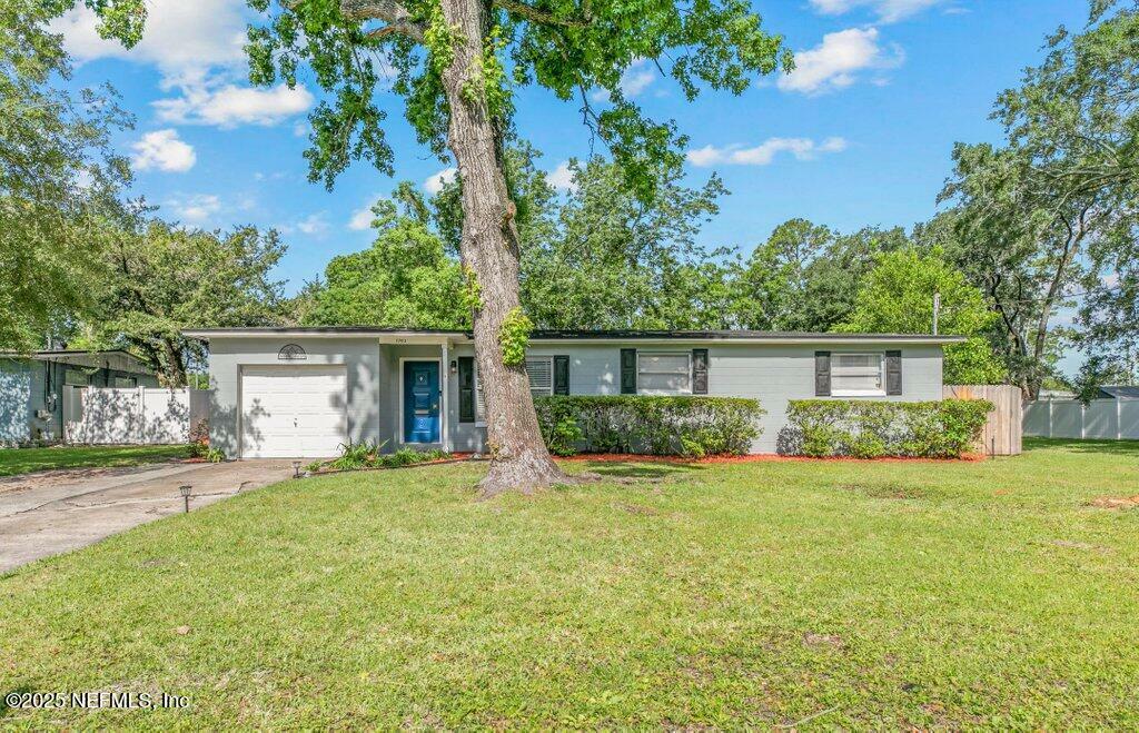 Property Photo: 1702 Dibble Circle E FL 32246