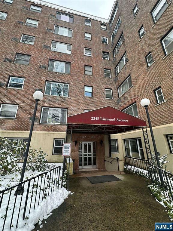 2345 Linwood Avenue 4B  Fort Lee NJ 07024 photo