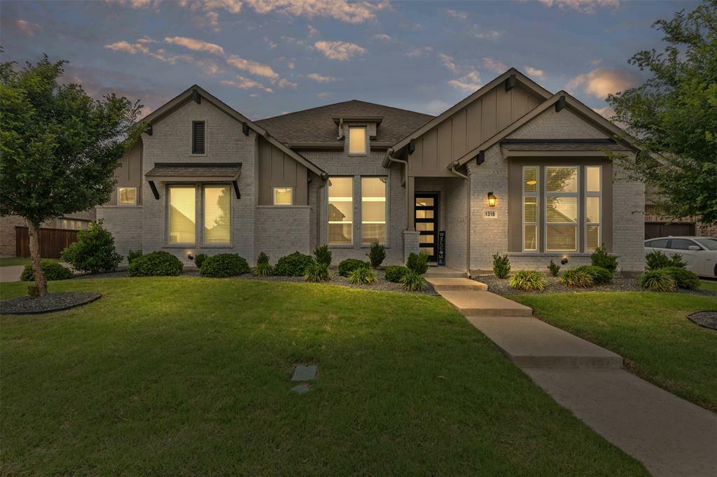 Property Photo: 1318 Middleton Drive TX 75087