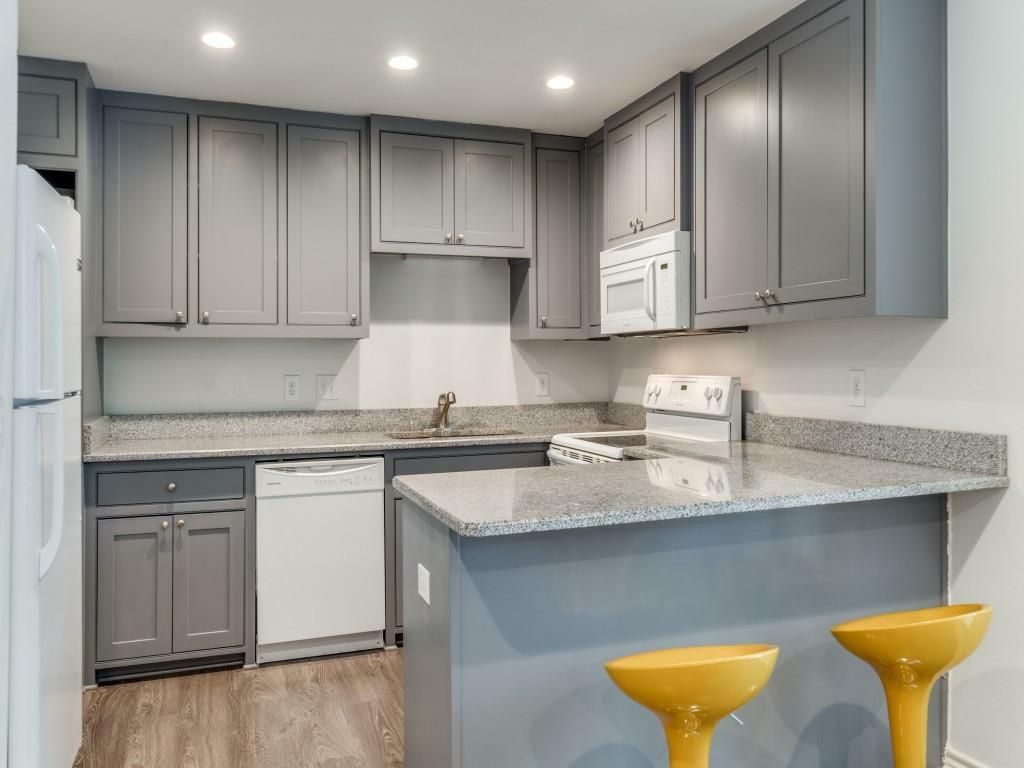 Property Photo: 5326 Fleetwood Oaks Avenue 247 TX 75235