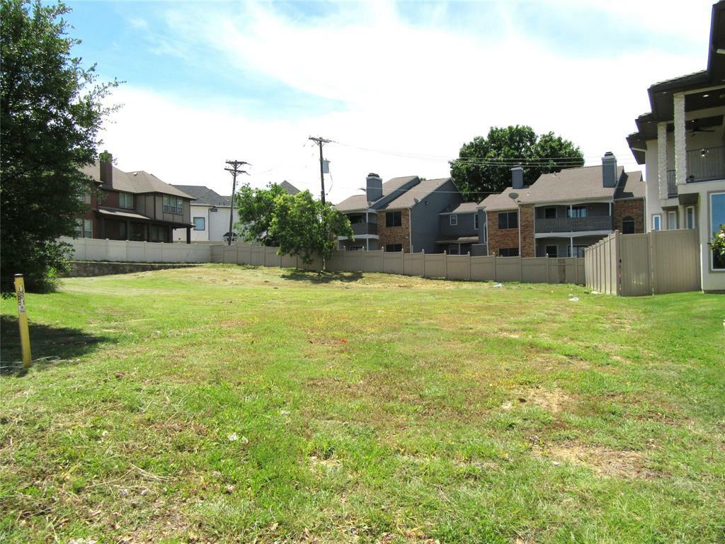 Property Photo: 16 Almanzor Avenue TX 75062