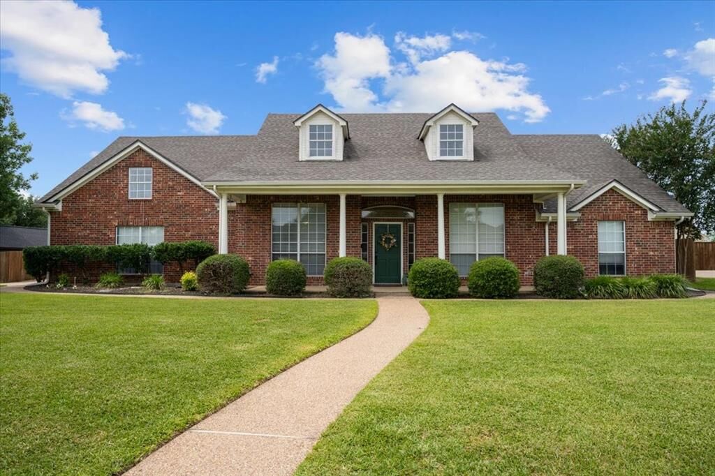 Property Photo: 809 Remington Park TX 76706