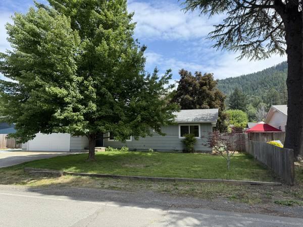 Property Photo:  1651 Alexander Lane  OR 97527 