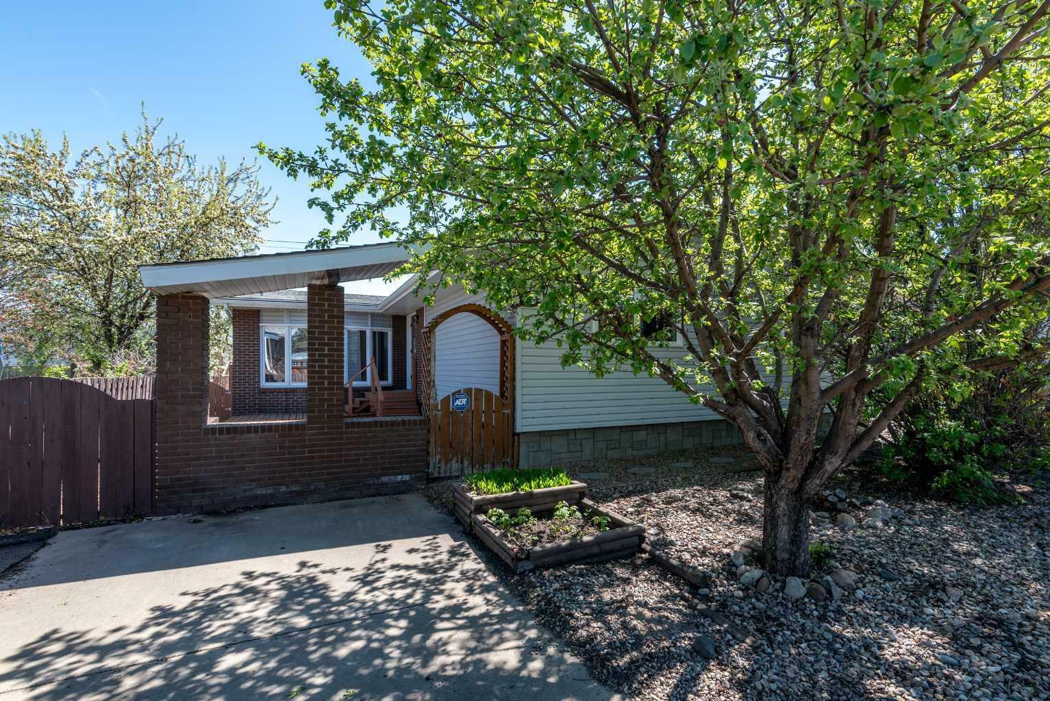 Photo de la propriété: 2911 51 Avenue AB T9V 1H8