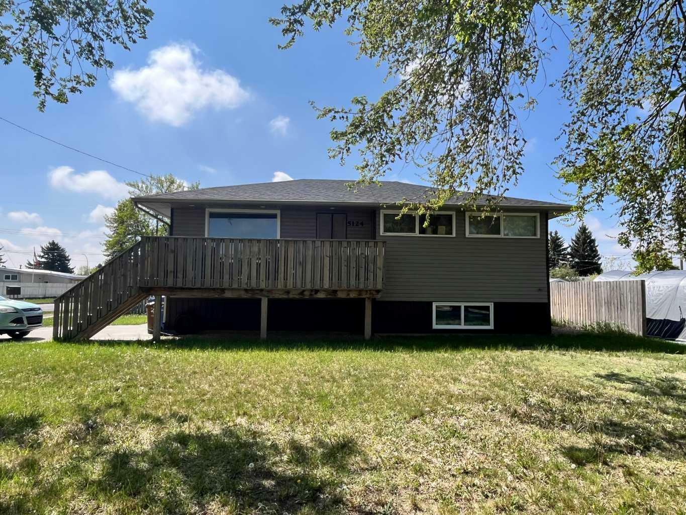 5124 42 Avenue  Taber AB T1G 1X3 photo