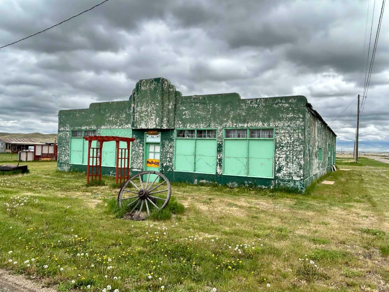 Property Photo: 401 2 Avenue AB T0J 3L0