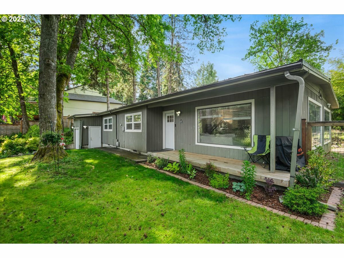 6926 SE Deardorff Rd  Portland OR 97236 photo