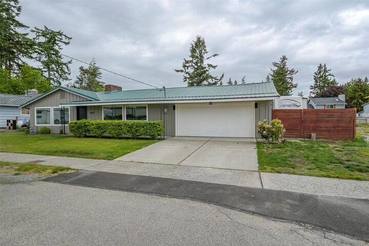 Property Photo: 1880 NE 10th Avenue NE WA 98277